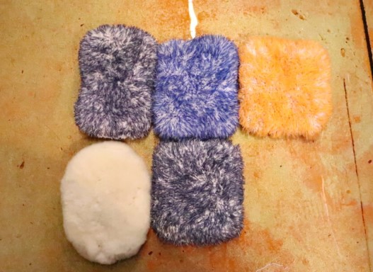 Wash mitt flushing comparison between microfiber and wool wash mitts