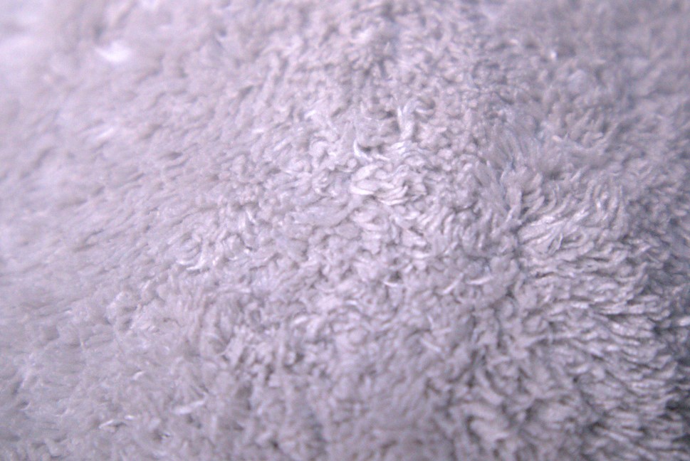 Thick long-pile plush microfiber towel with flexible fibers for contact washing
