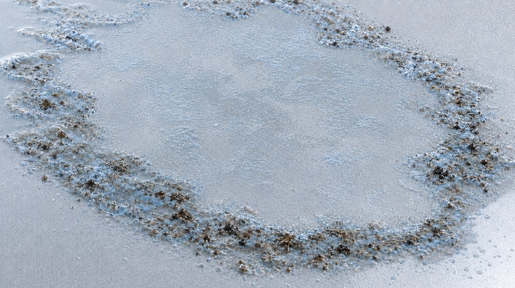 Contamination and cleaning agents becoming concentrated as alkaline solution dries